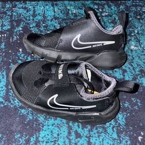 Nike Black Sneakers with Velcro Closure and Sporty Design